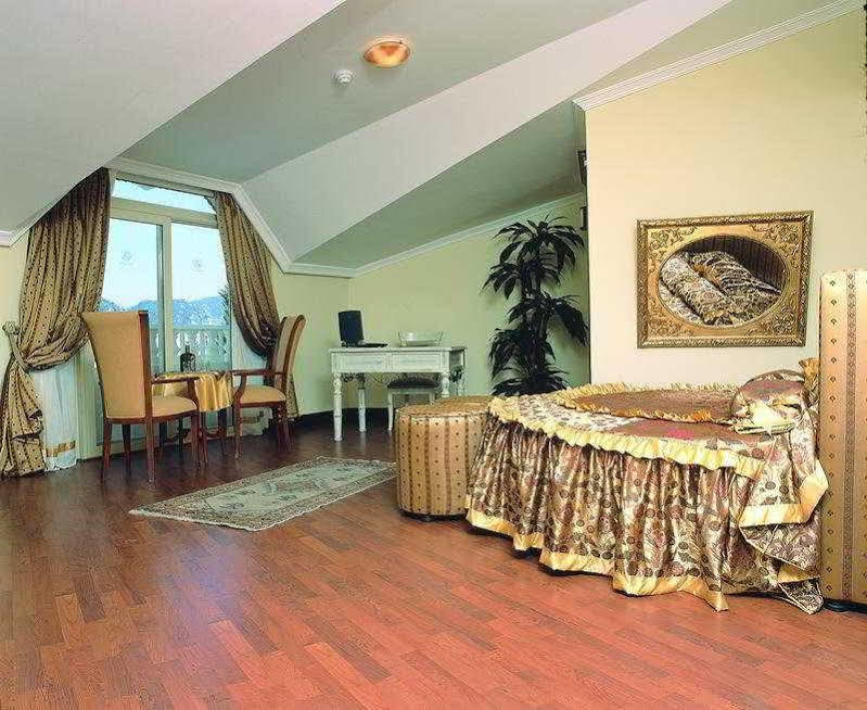 Selen Apart İçmeler Luaran gambar